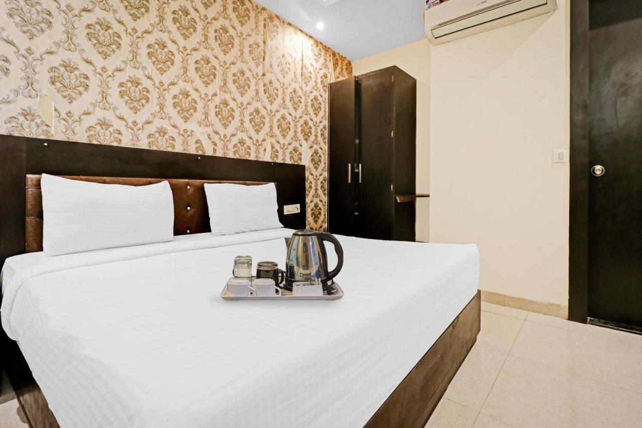 Oyo 23368 Boutique Hotel Paragon Nueva Delhi Exterior foto