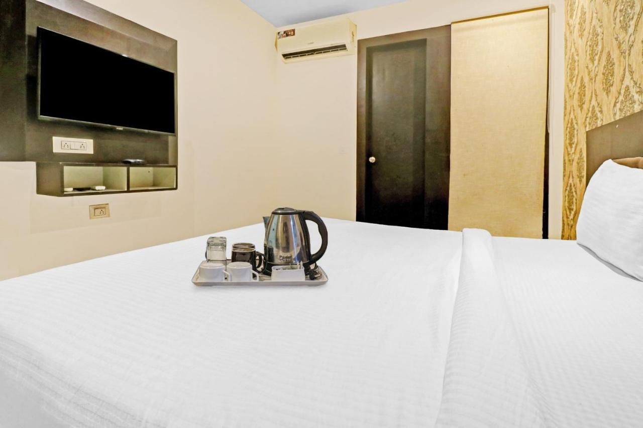 Oyo 23368 Boutique Hotel Paragon Nueva Delhi Exterior foto